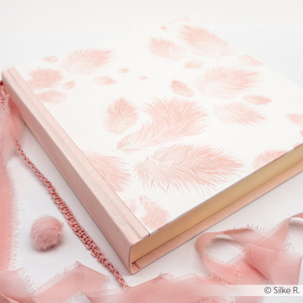 Designpapier 'Fluffige Federn rosa'